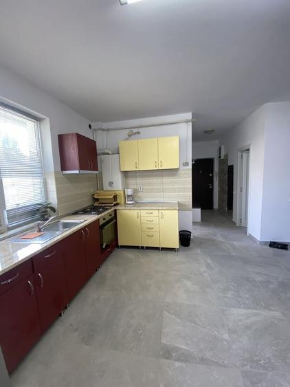 Apartament cu 3 camere semidecomandat în Dâmbul Rotund
