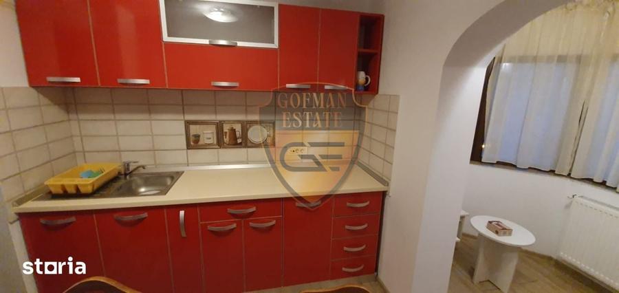 Apartament cu 3 camere decomandat în Delfinariu