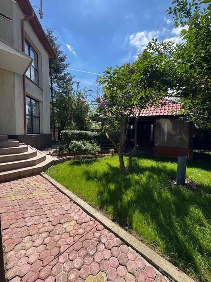 Casă cu 4 camere cu Teren 800 Mp în Central