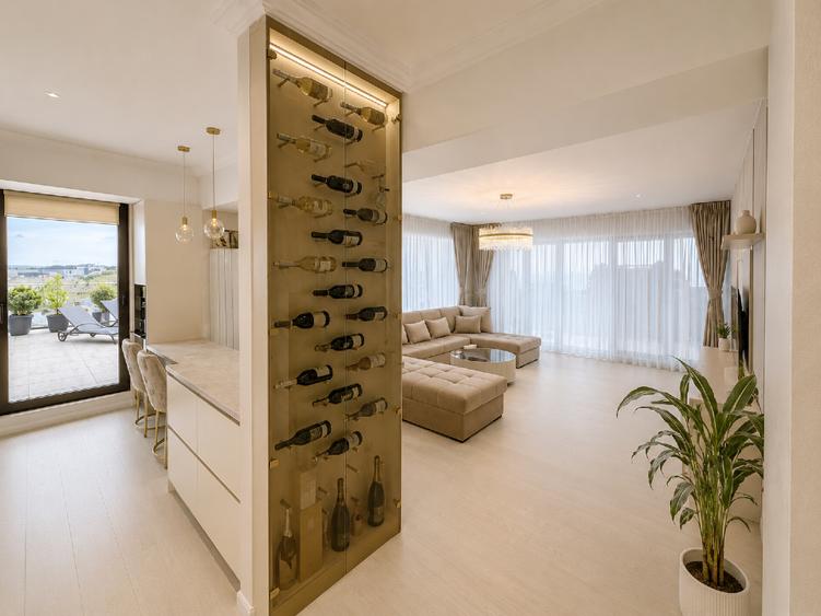 Apartament cu 3 camere decomandat, mobilat în Central