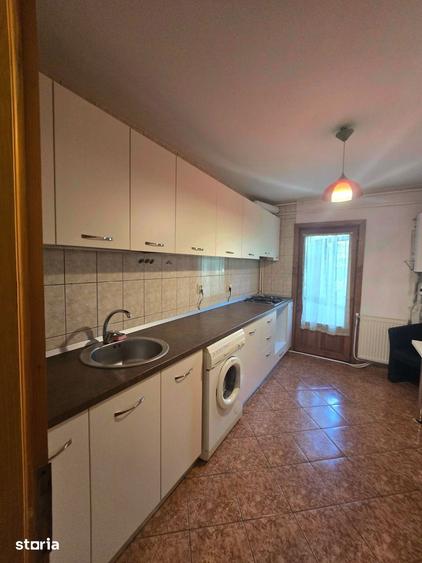 Apartament cu 3 camere decomandat în Exterior Vest