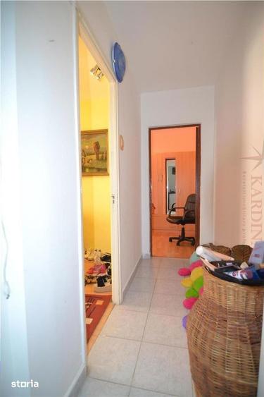 Apartament cu 3 camere decomandat în Astra