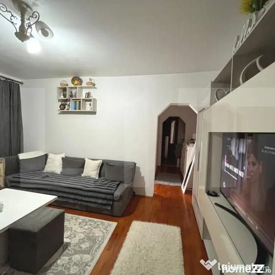 Apartament cu 3 camere semidecomandat în Central