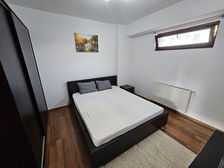 Apartament cu 3 camere semidecomandat în Barbu Văcărescu