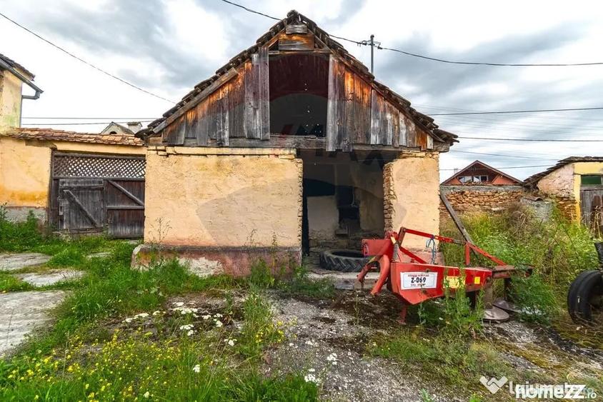 Casă cu 7 camere cu Teren 1044 Mp în Jibert