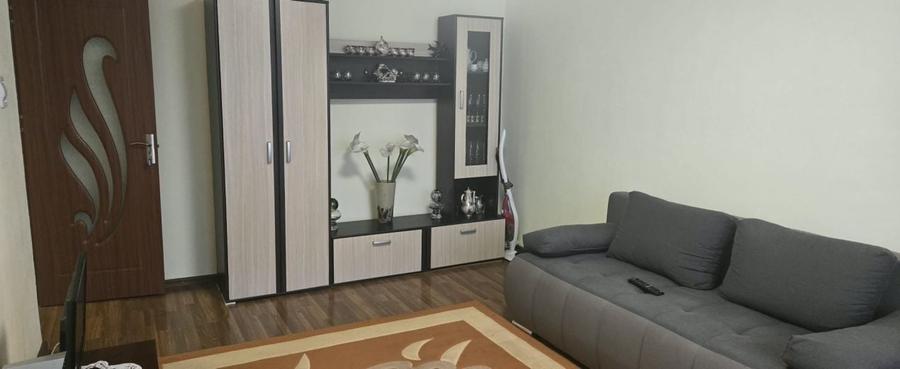 Apartament cu 3 camere decomandat, mobilat în Central