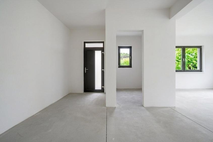 Duplex cu 4 camere cu Canalizare în Păcii