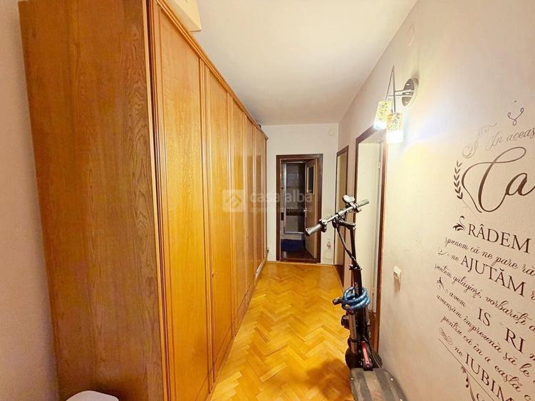 Apartament cu 3 camere decomandat în Nicolina
