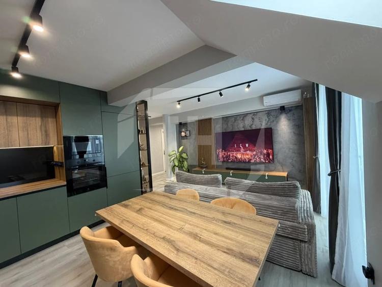 Apartament cu 3 camere semidecomandat în Central