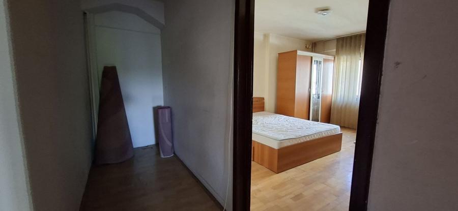 Apartament cu 3 camere semidecomandat, mobilat în Dorobanților