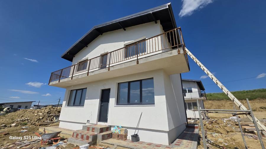 Casă individuală cu 3 camere cu Canalizare în Vișani
