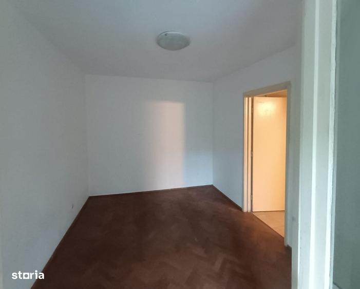 Apartament cu 2 camere semidecomandat în Pajura