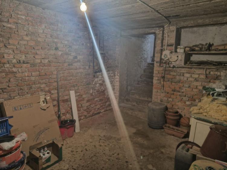 Casă individuală cu 7 camere cu Canalizare în Astra