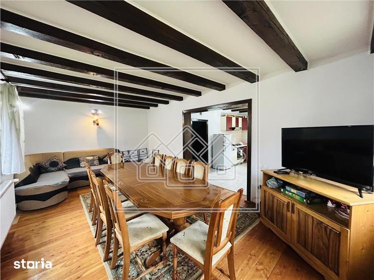 Casă cu 5 camere cu Teren 3400 Mp în Porumbacu de Jos