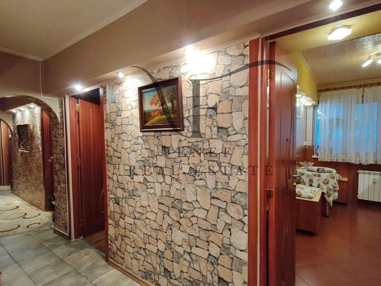 Apartament cu 3 camere decomandat în Obor
