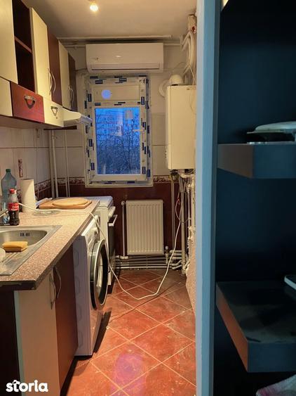 Apartament cu 2 camere decomandat, mobilat în Tei