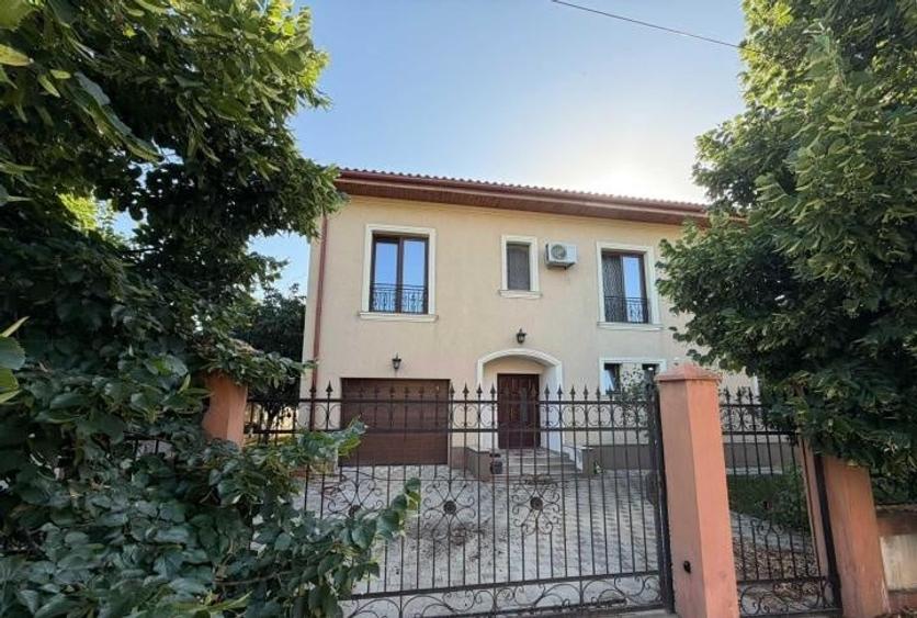 Casă individuală cu 6 camere cu Garaj în Berceni