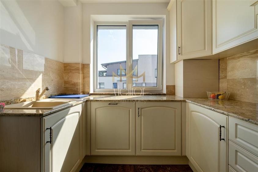 Apartament cu 4 camere semidecomandat în Borhanci