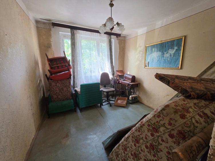 Apartament cu 3 camere semidecomandat în 1 Decembrie 1918