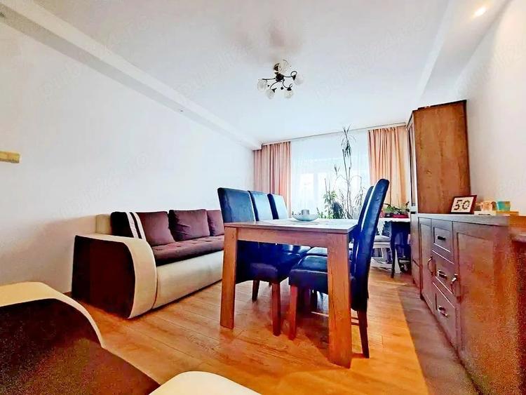 Apartament cu 3 camere decomandat în Lipovei