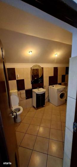Casă cu 4 camere cu Teren 200 Mp în Central