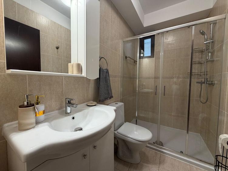 Casă individuală cu 6 camere cu Canalizare în Pipera
