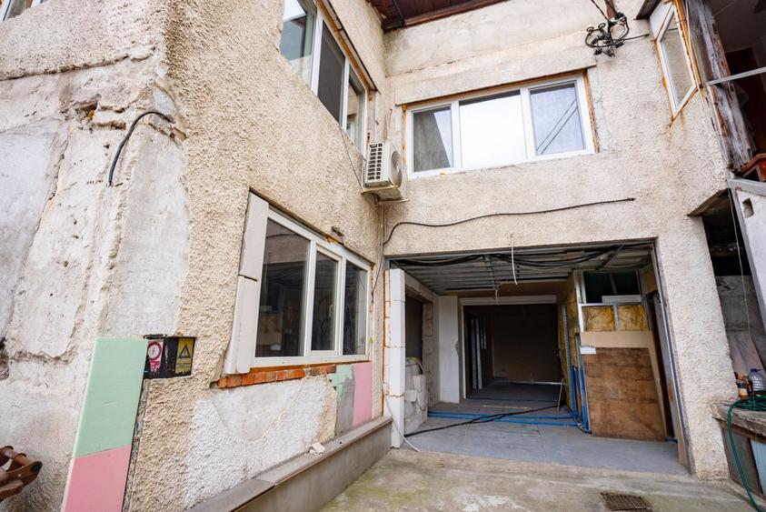 Casă individuală cu 5 camere cu Canalizare în Rogerius