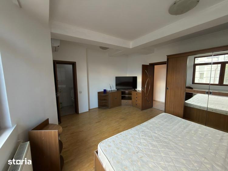 Casă cu 5 camere cu Teren 280 Mp în 1 Mai