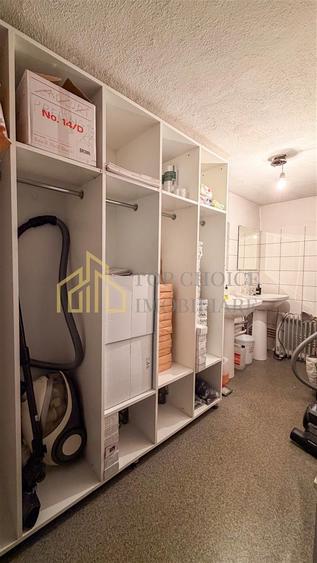 Apartament cu 8 camere în Tei