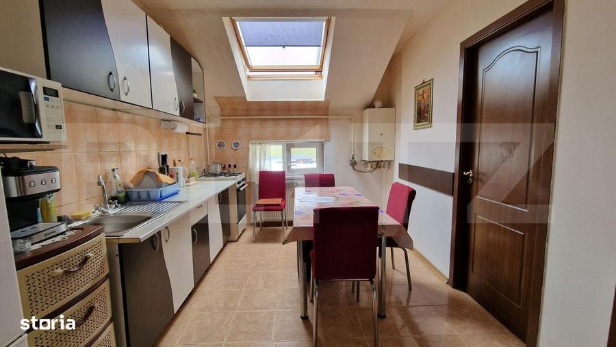 Apartament cu 4 camere semidecomandat în Florești