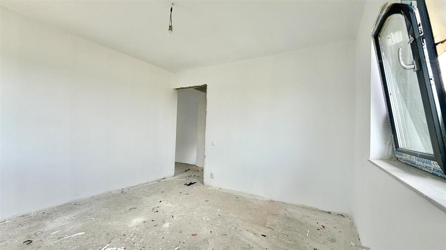 Casă cu 4 camere cu Teren 450 Mp în Aroneanu