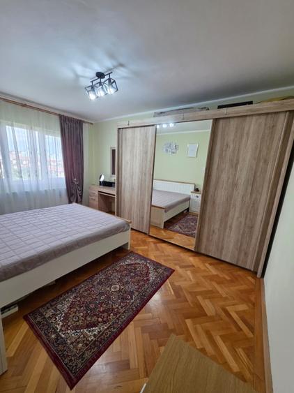 Apartament cu 3 camere semidecomandat în Circumvalațiunii