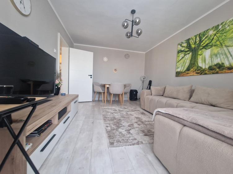 Apartament cu 3 camere decomandat în CET