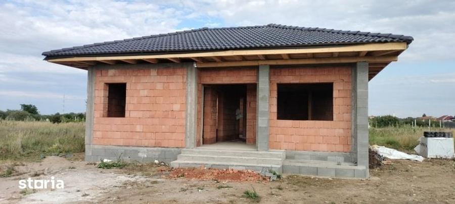 Casă cu 3 camere cu Teren 120 Mp în Central