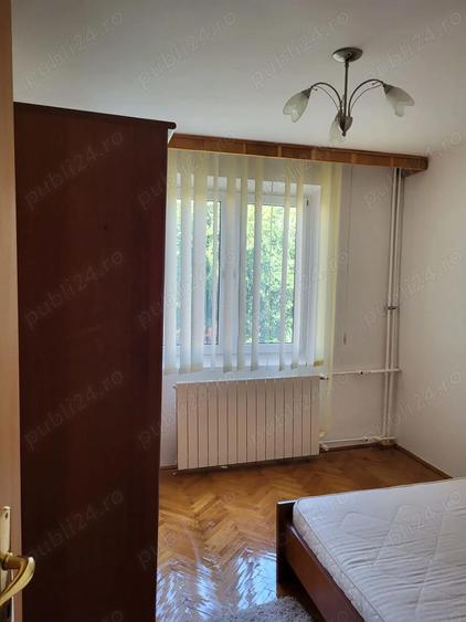 Apartament cu 4 camere semidecomandat în Apărătorii Patriei