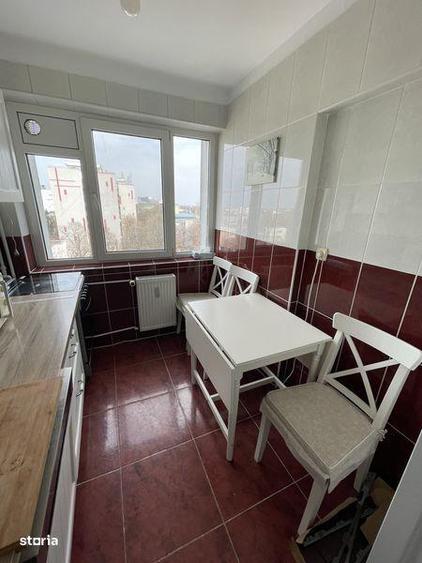 Apartament cu 3 camere semidecomandat, mobilat în Pajura