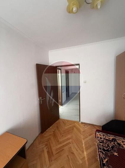 Apartament cu 3 camere decomandat, mobilat în Traian