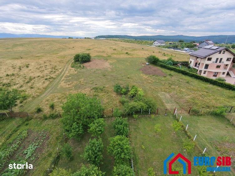 Teren de 1000 mp, în Roșia