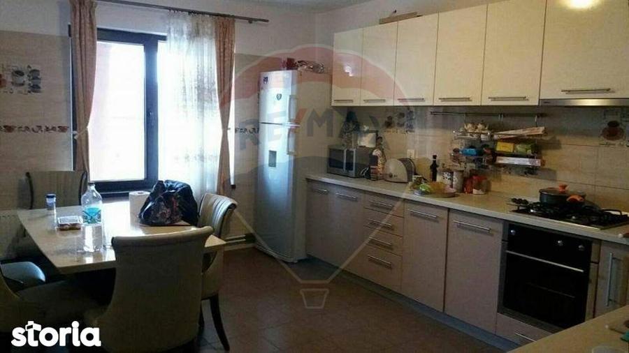 Casă cu 4 camere cu Teren 768 Mp în Sânpetru