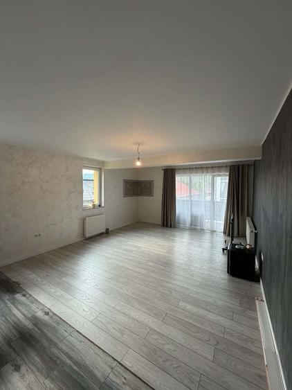 Apartament cu 3 camere decomandat în Periferie