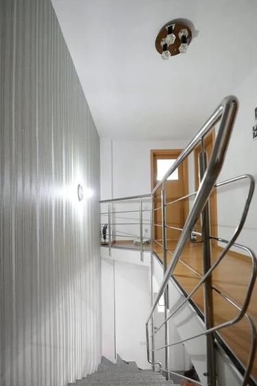 Apartament cu 4 camere decomandat în Eremia