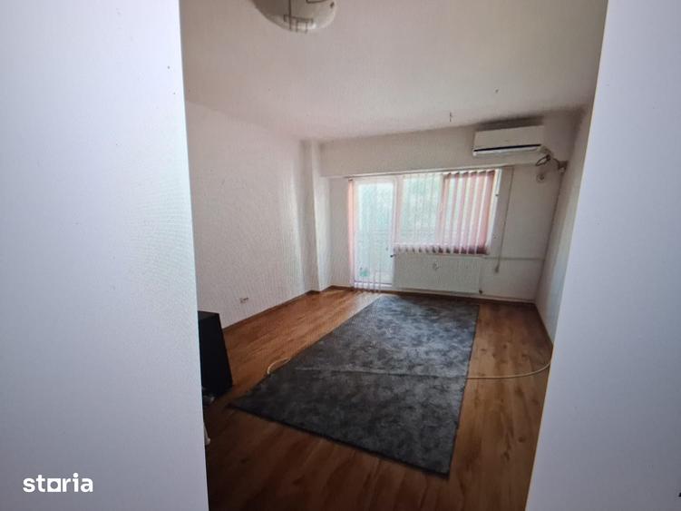 Garsonieră decomandată în Tei