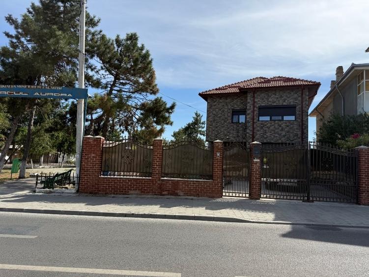 Spațiu comercial, de 300 mp, în 2 Moldoveni