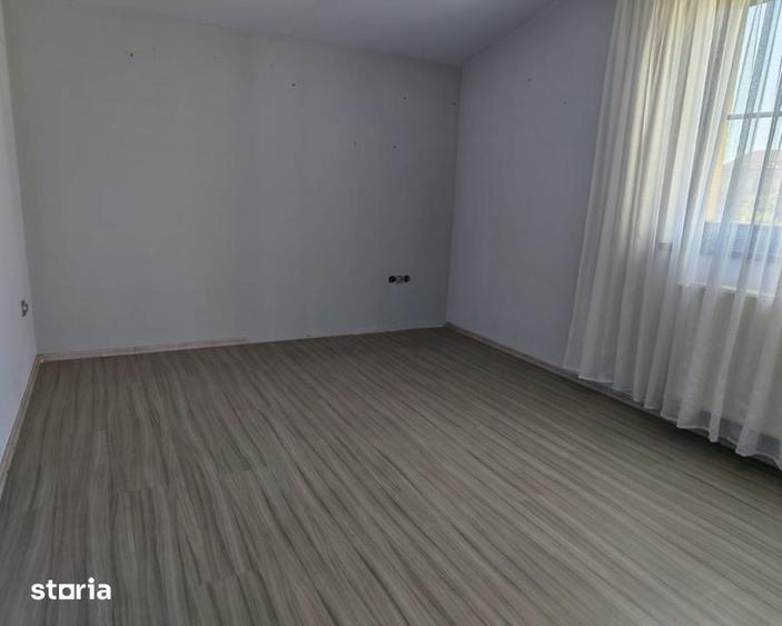 Apartament cu 4 camere în Între Lacuri