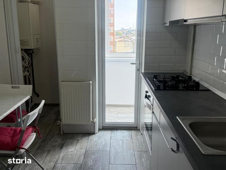 Apartament cu 3 camere decomandat în Micro 4