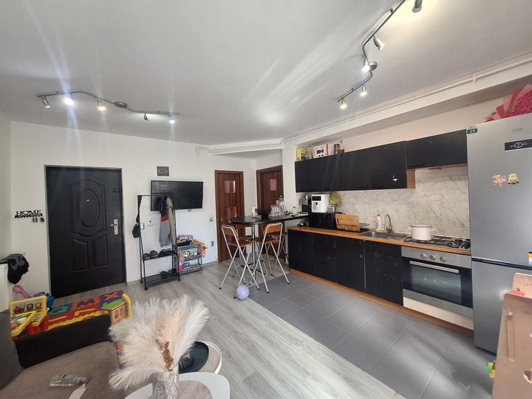 Apartament cu 2 camere, 40 mp, balcon, zona Eroilor - 1