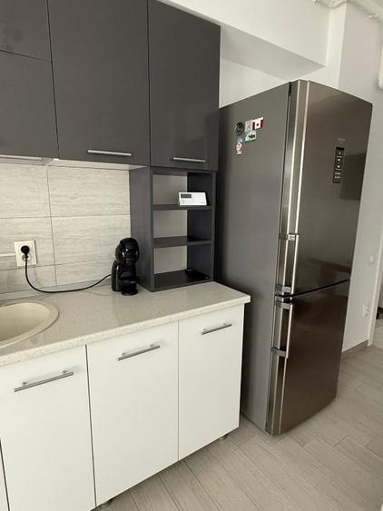 Apartament cu 2 camere semidecomandat, mobilat în Central