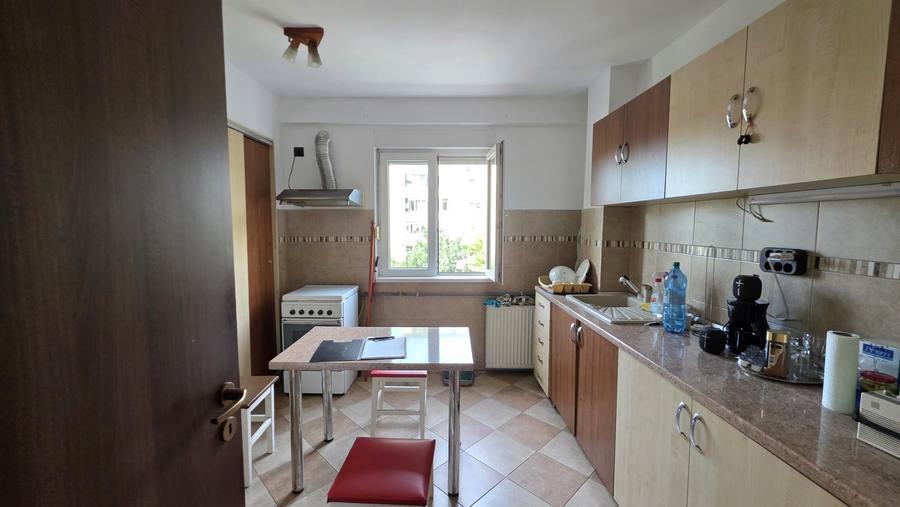 Apartament cu 2 camere semidecomandat, mobilat în Aradului