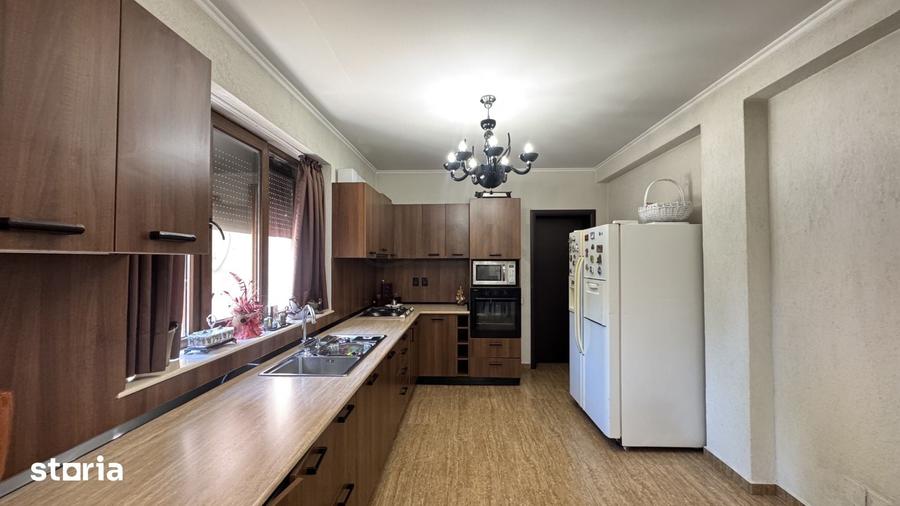 Casă cu 5 camere cu Teren 700 Mp în Crevedia