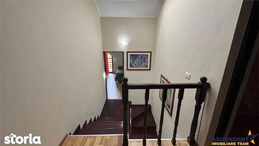 Casă cu 6 camere cu Teren 500 Mp în Corunca